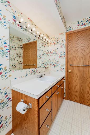 2536 University Drive S, D, Fargo, ND 58103