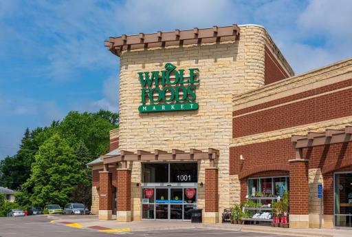 "Healthy & Fresh Groceries â From Vibrant Produce & Animal Welfare Rated Meat To Everyday Favorites And Essentials", Whole Foods Market."