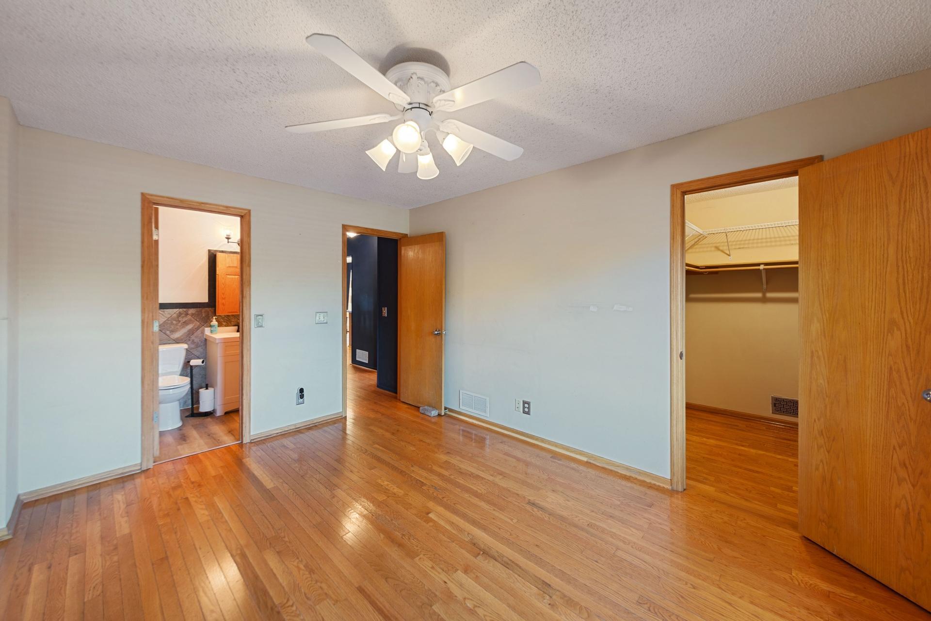 Primary BR with walk-thru bath