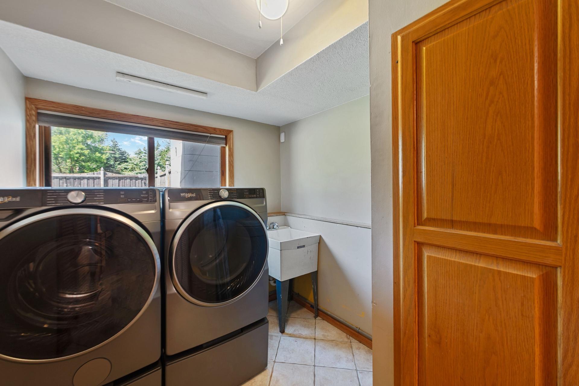 Lower Level - Laundry w/sink