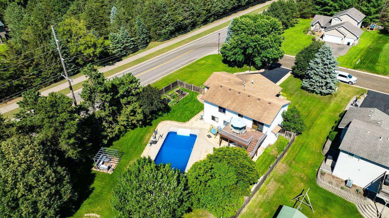 Large deck & patio perfect for entertaining