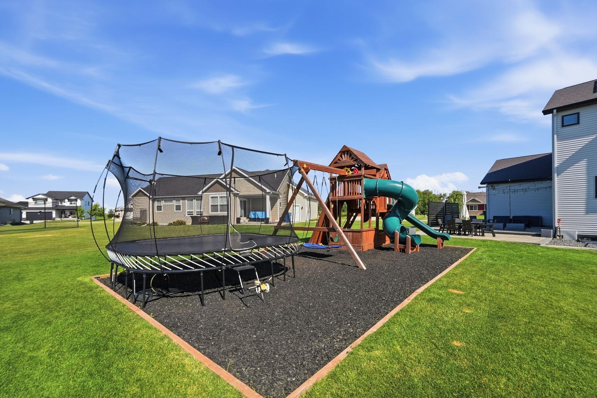Play equipment/backyard