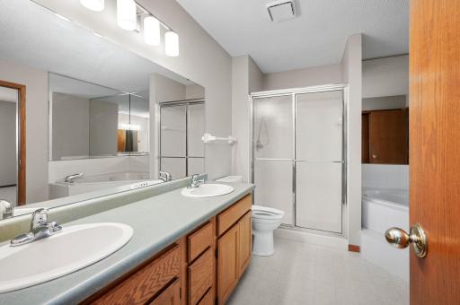 Dual sinks in upper level full bath