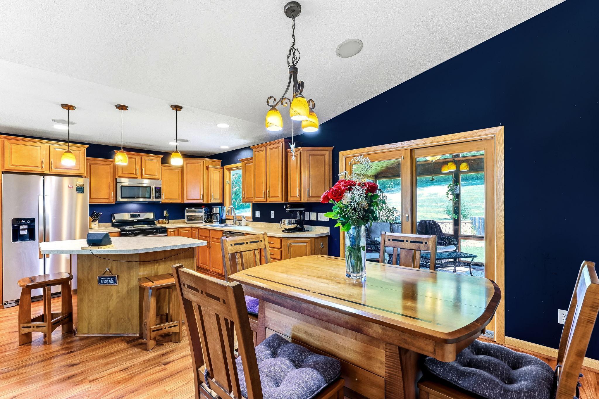 9-web-or-mls-8594-Underwood-Ln-09.jpg