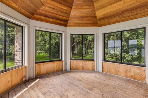 5360 Howards Point Road, Excelsior, MN 55331
