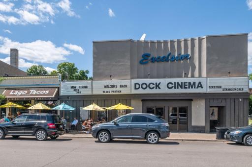 Top notch dining, retail & entertainment all at your fingertips!