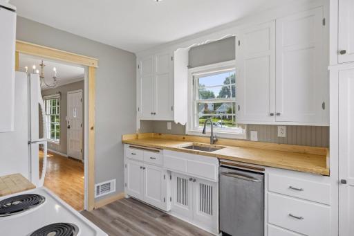 1445 Larpenteur Avenue W, Saint Paul, MN 55113