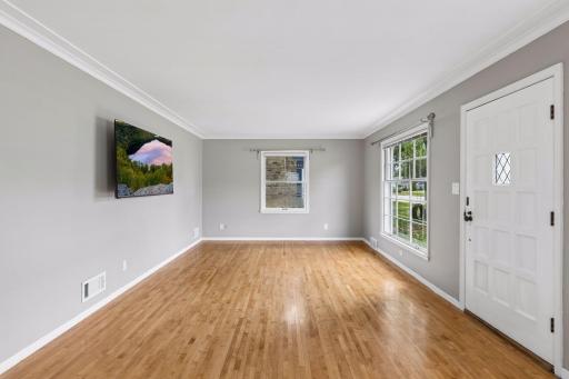 1445 Larpenteur Avenue W, Saint Paul, MN 55113