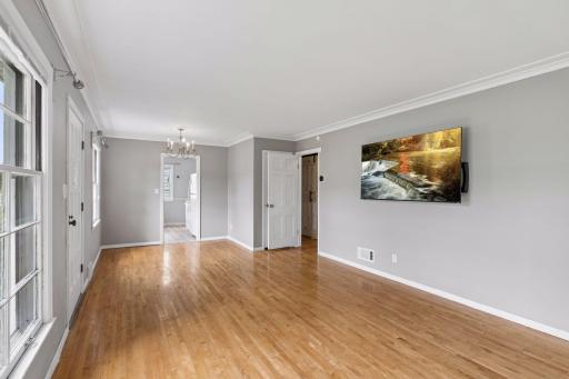 1445 Larpenteur Avenue W, Saint Paul, MN 55113