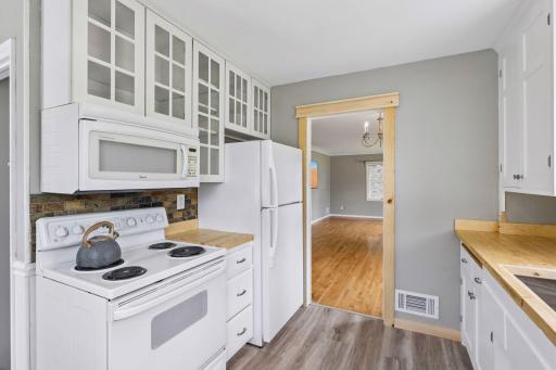 1445 Larpenteur Avenue W, Saint Paul, MN 55113