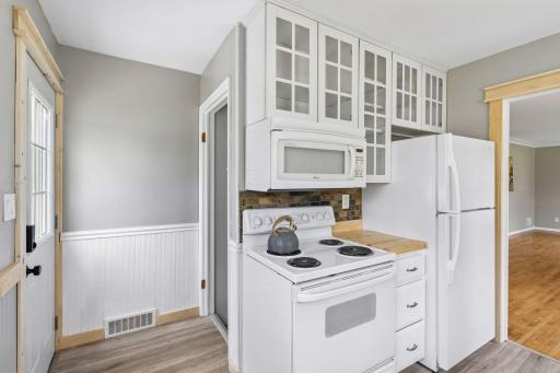 1445 Larpenteur Avenue W, Saint Paul, MN 55113