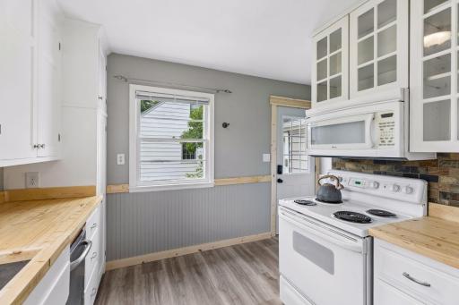 1445 Larpenteur Avenue W, Saint Paul, MN 55113