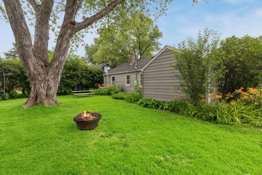 1445 Larpenteur Avenue W, Saint Paul, MN 55113