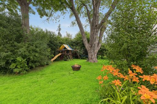 1445 Larpenteur Avenue W, Saint Paul, MN 55113