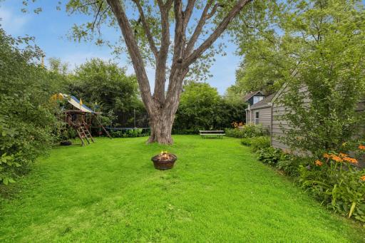 1445 Larpenteur Avenue W, Saint Paul, MN 55113