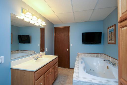 19634 Skyview Circle, Hutchinson, MN 55350