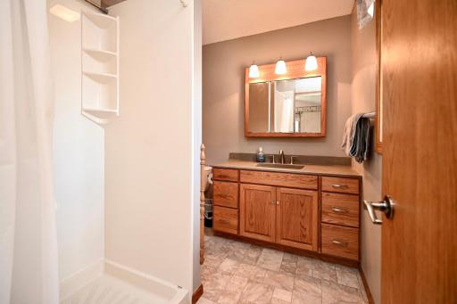 15 En Suite Bathroom.jpg