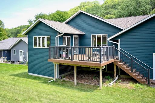 32 Back Deck.jpg