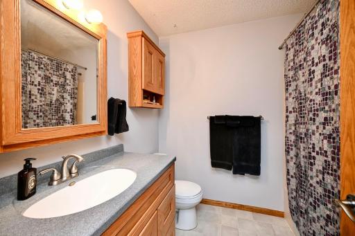 28 LL Bathroom.jpg