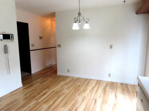 111 Bottineau dinette.jpg