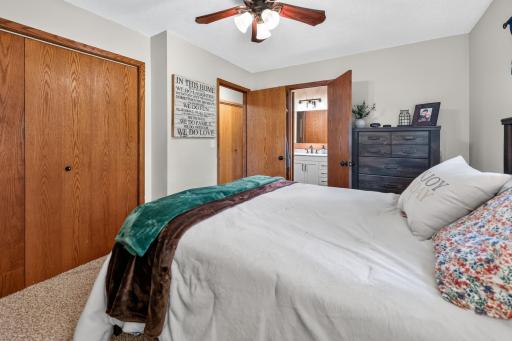880 Pearl View Drive, Sauk Rapids, MN 56379