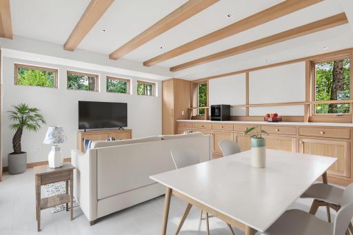 This professionally remodeled, temperature- and humidity-controlled space is virtually staged as a "hang out" area after spending the day on the lake. Host gatherings and enjoy lakeside living.
