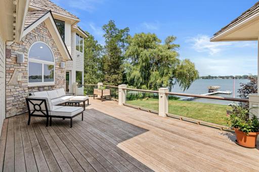 Designed for entertaining with panoramic views overlooking Turtle Lake. At the end of the day, enjoy a shaded dining experience after being in the sun all day. The perfect exposure with morning sun and afternoon shade.