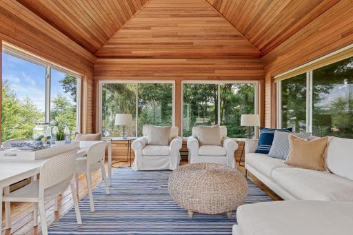 An inviting living area perfect for relaxing after a day on the lake. Read your favorite book or take a nap during the afternoon. In the fall, enjoy watching football games or hanging with friends.