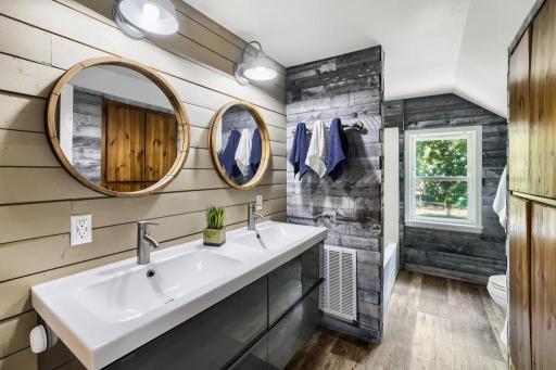 Upper level updated full bath