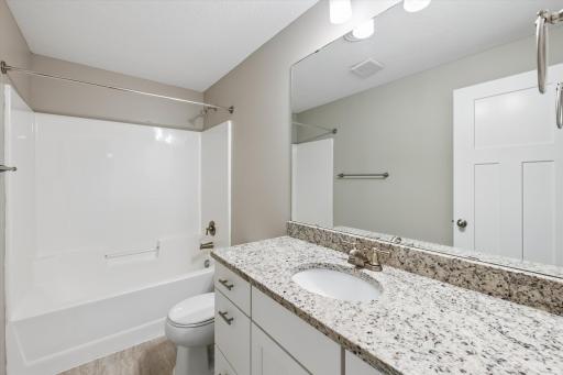 4147 Blakewood Drive, Shakopee, MN 55379