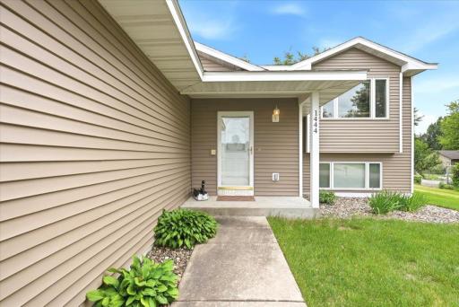 04-Front of Home.jpg