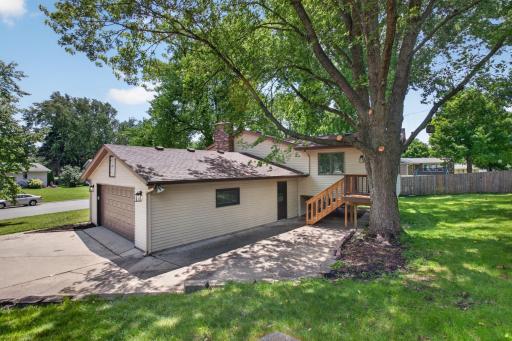 411 Adams Drive W, Young America, MN 55397