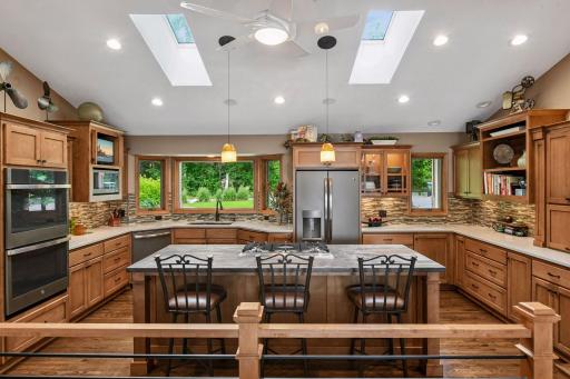 Center island seating, recessed lights U under cabinet lighting.