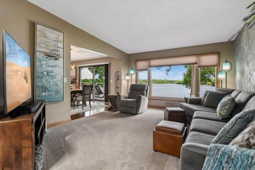 920 Pershing Circle, Burnsville, MN 55306