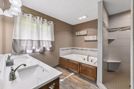 920 Pershing Circle, Burnsville, MN 55306