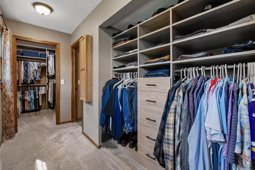 920 Pershing Circle, Burnsville, MN 55306