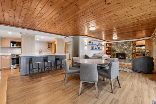 920 Pershing Circle, Burnsville, MN 55306
