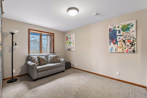 920 Pershing Circle, Burnsville, MN 55306