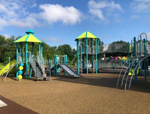 The newly-renovated Woodhaven Park is just half a block away.