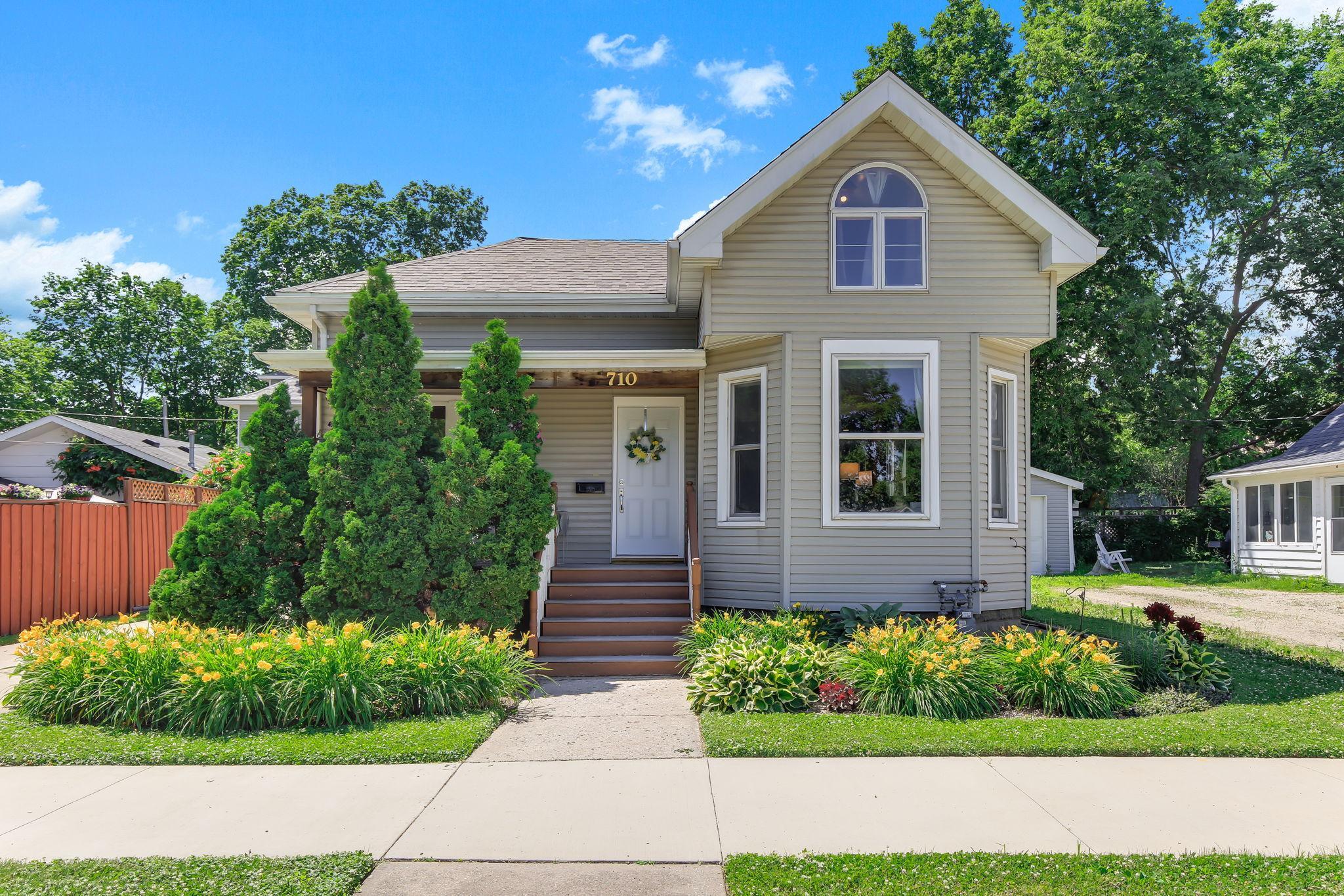 710 1st Avenue NW, Faribault, MN 55021