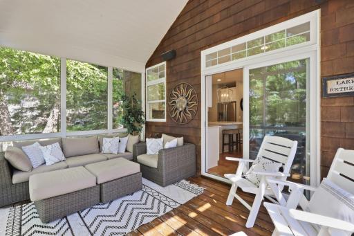 9247 Lake Riley Boulevard, Chanhassen, MN 55317
