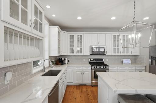 9247 Lake Riley Boulevard, Chanhassen, MN 55317