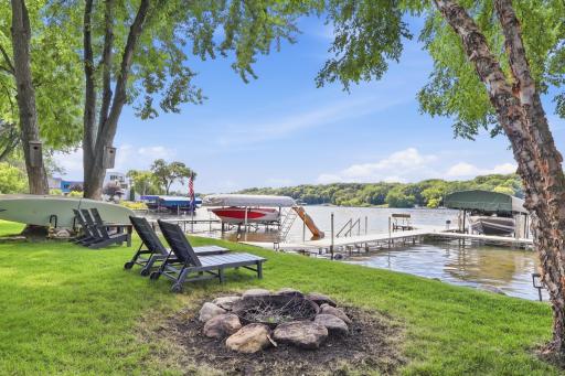 9247 Lake Riley Boulevard, Chanhassen, MN 55317