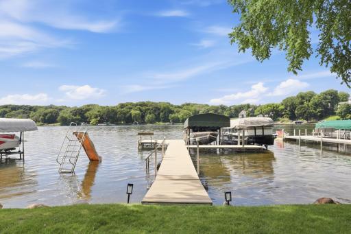 9247 Lake Riley Boulevard, Chanhassen, MN 55317