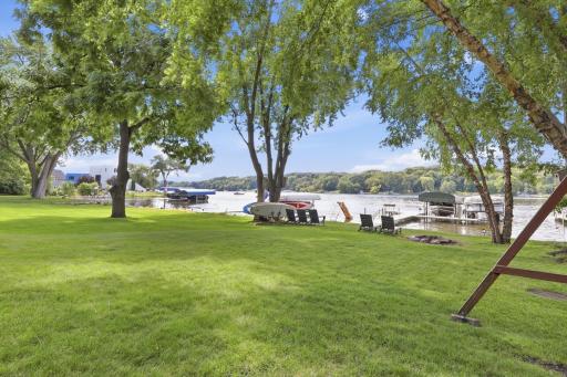 9247 Lake Riley Boulevard, Chanhassen, MN 55317