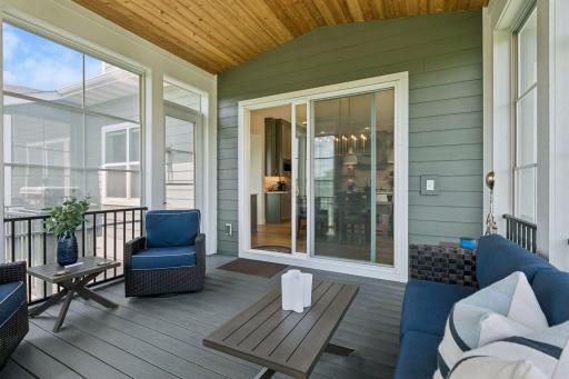 Small grill area adjacent to screened room