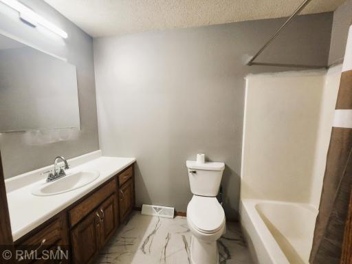917 N Valley Street, New Ulm, MN 56073