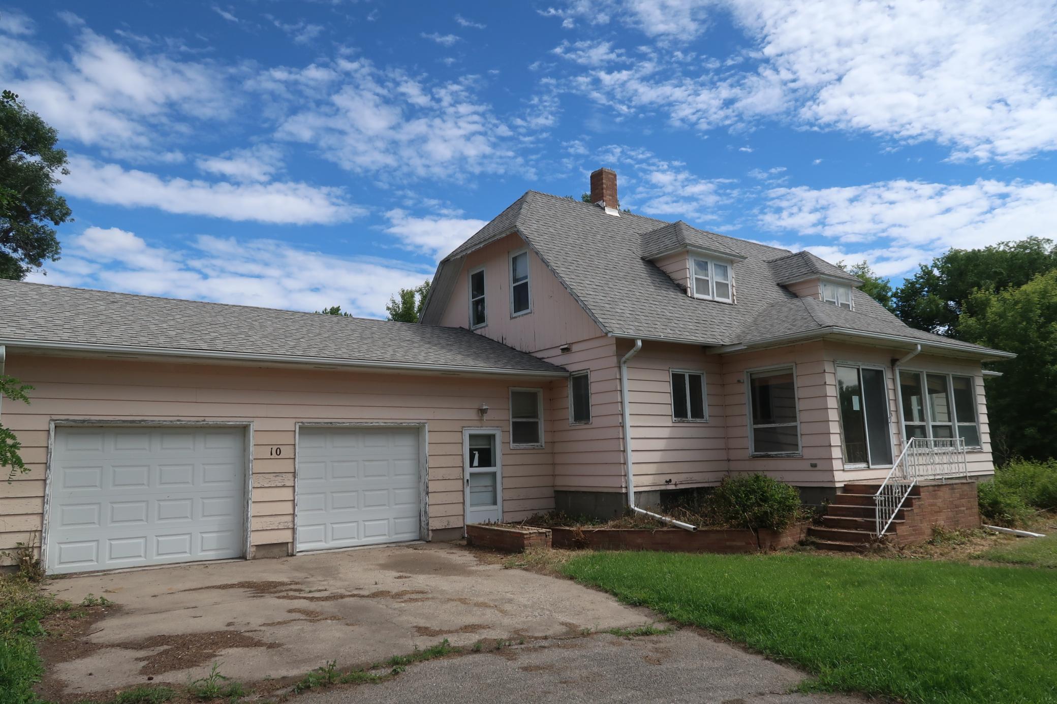 10 3rd Avenue, Arthur, ND 58006