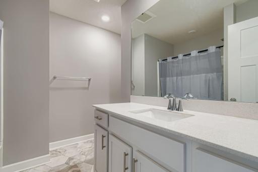 7582 38th St N - Web Quality - 023 - 24 2nd Floor Bathroom.jpg
