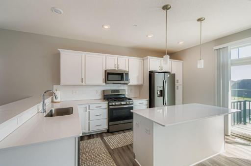 7582 38th St N - Web Quality - 012 - 11 Kitchen.jpg